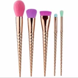 Unicorn brushes - tarte